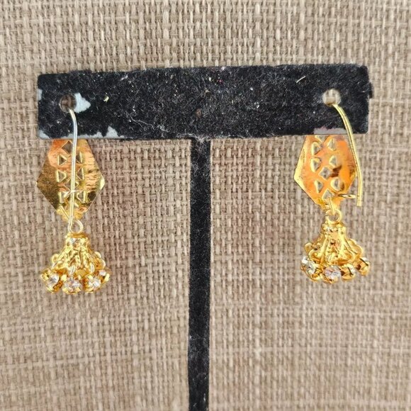 Drop Down Earrings Gold Tone Small Earrings Fashion Jewelry Unbranded - Picture 2 of 11
